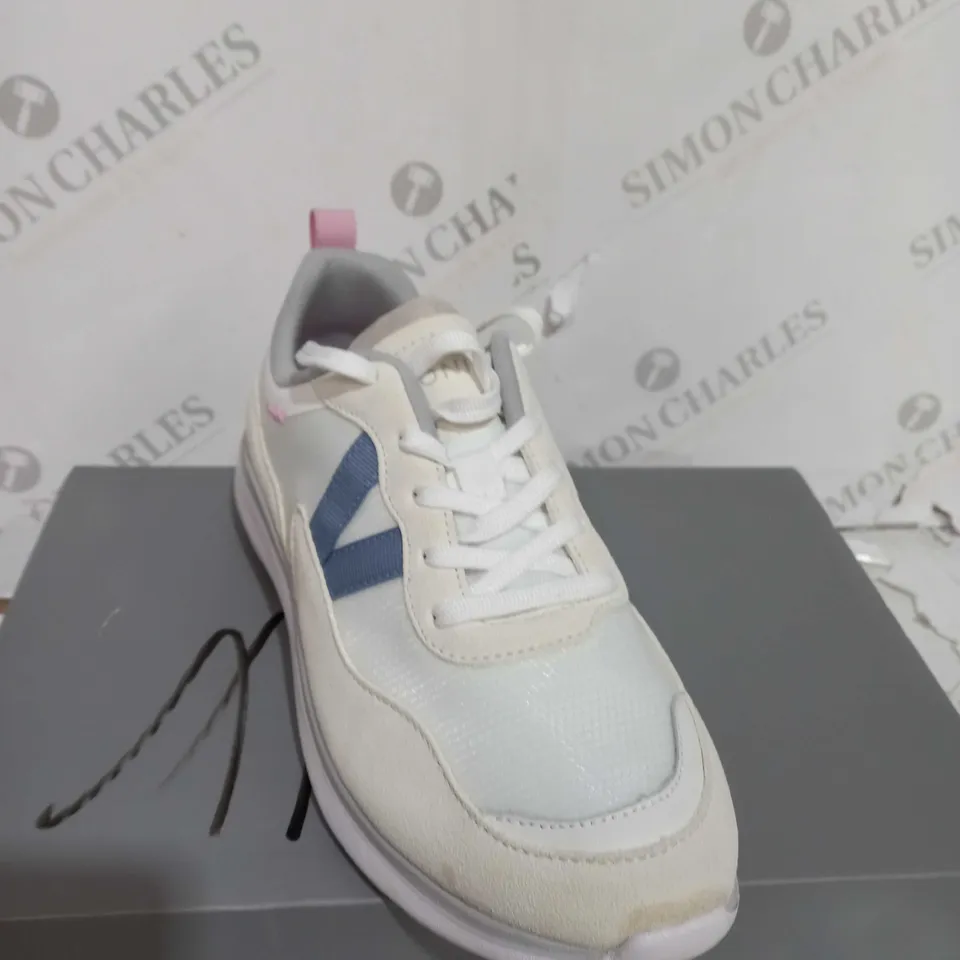 BOXED PAIR OF VIONIC DESIGNER TRAINERS - WHITE - UK SIZE 5.5