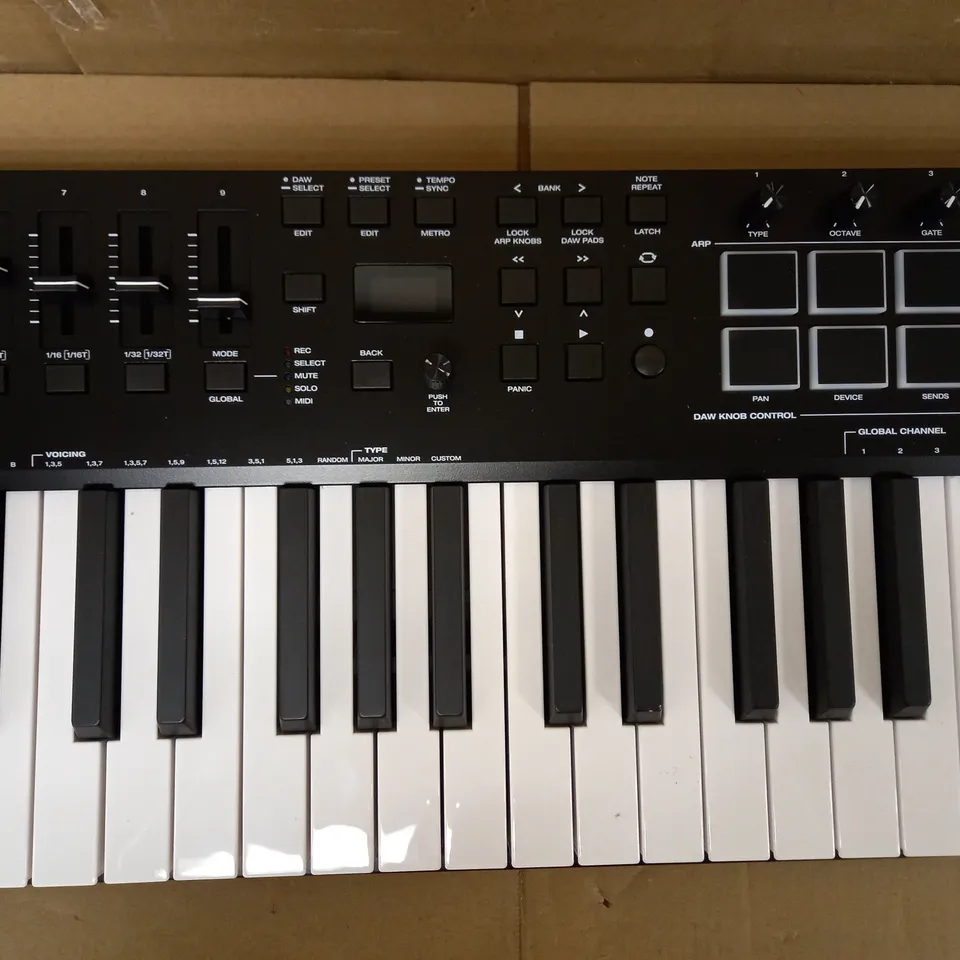M-AUDIO OXYGEN PRO 49 – 49 KEY USB MIDI KEYBOARD CONTROLLER