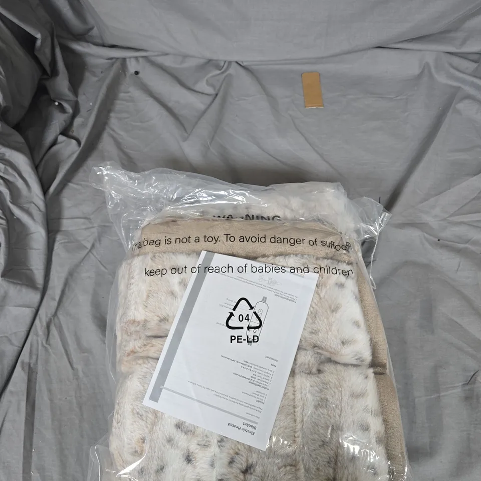 COZE HOME PRINT FAUX AND VELVET THROW