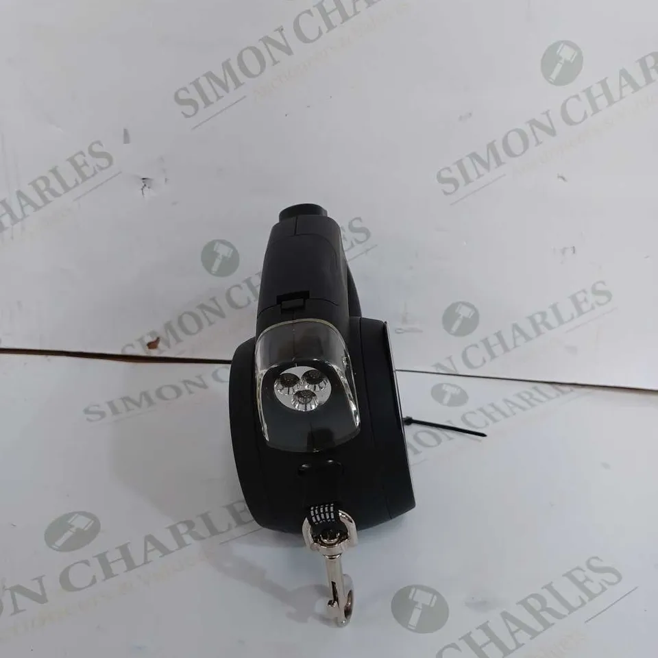 MULTI FUNCTION 4M RETRACTABLE DOG LEAD WITH BUILT IN LED TORCH