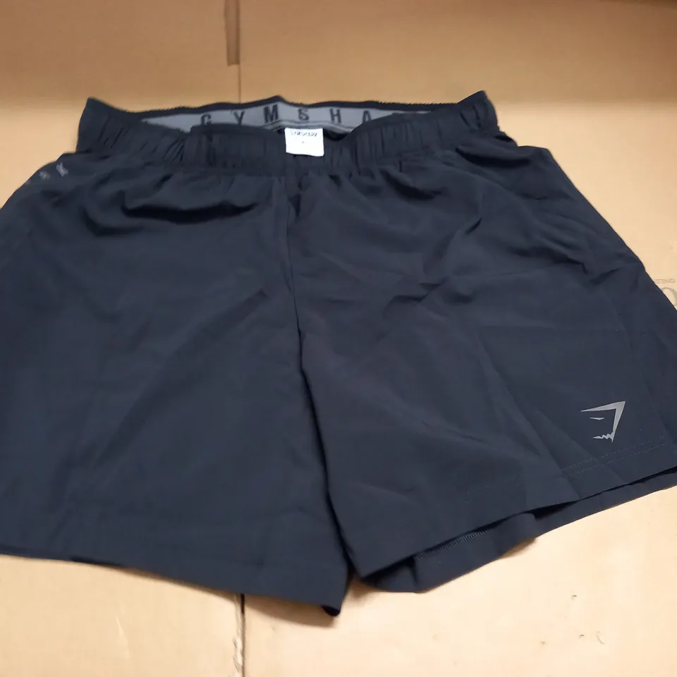 GYMSHARK BLACK SHORTS - XL