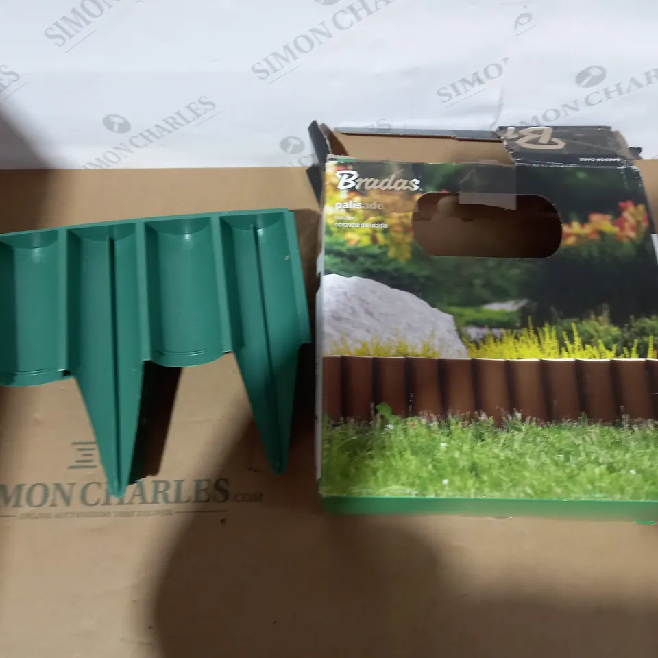 BOXED BRADAS GREEN PALISADE BORDER