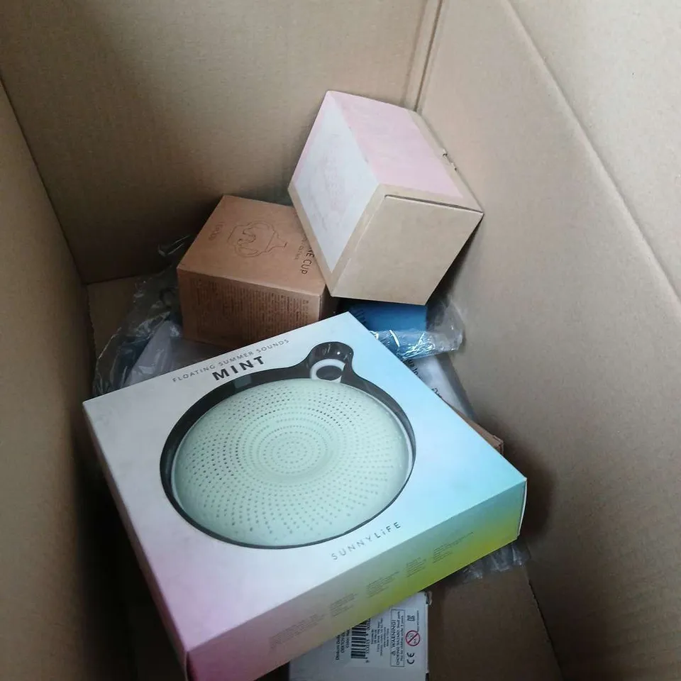 APPROXIMATELY 10 ITEMS OF VARIOUS HOME AND CHILDREN'S ITEMS  INCLUDING BRANDS SUCH AS SUNNY LIFE LIE WOOD AND MUSICAL PULL YET .