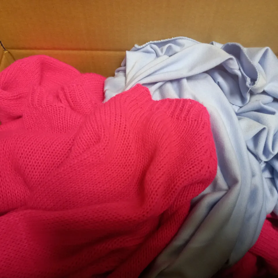 BOX OF APPROX. 10 ASSORTED CLOTHING ITEMS TO INCLUDE - MAISON DE NIMES