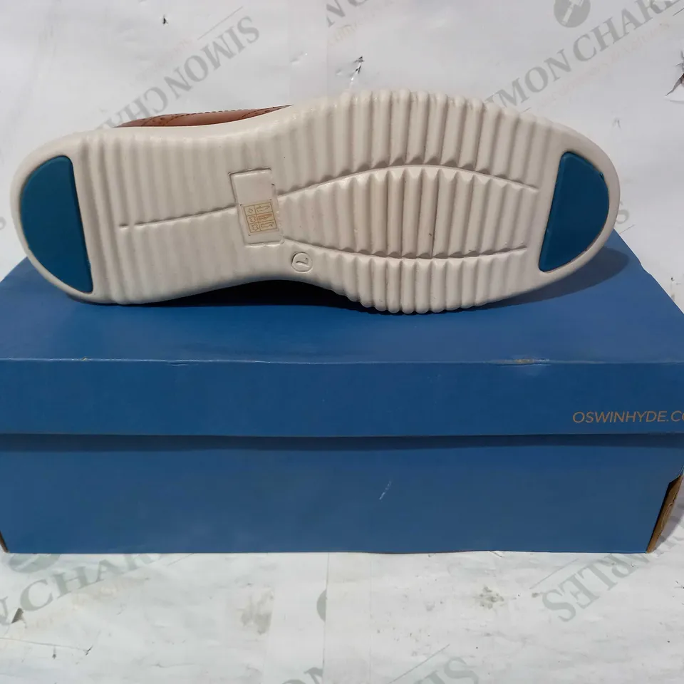 BOXED PAIR OF OSWIN HYDE LONDON SHOES IN BROWN UK SIZE 7