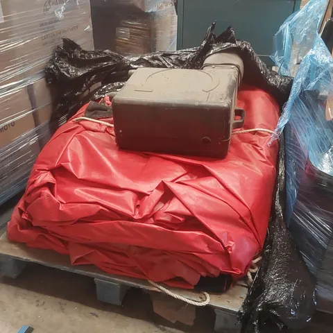 UNIDENTIFIED INFLATABLE WITH BLOWER