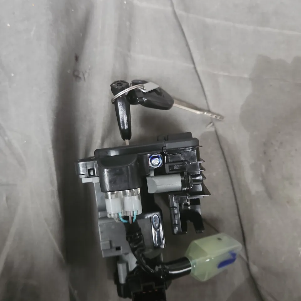 HONDA IGNITION SWITCH ASSEMBLY WITH KEY AND INTEGRATED CONTROLS / 35100-K35-V12