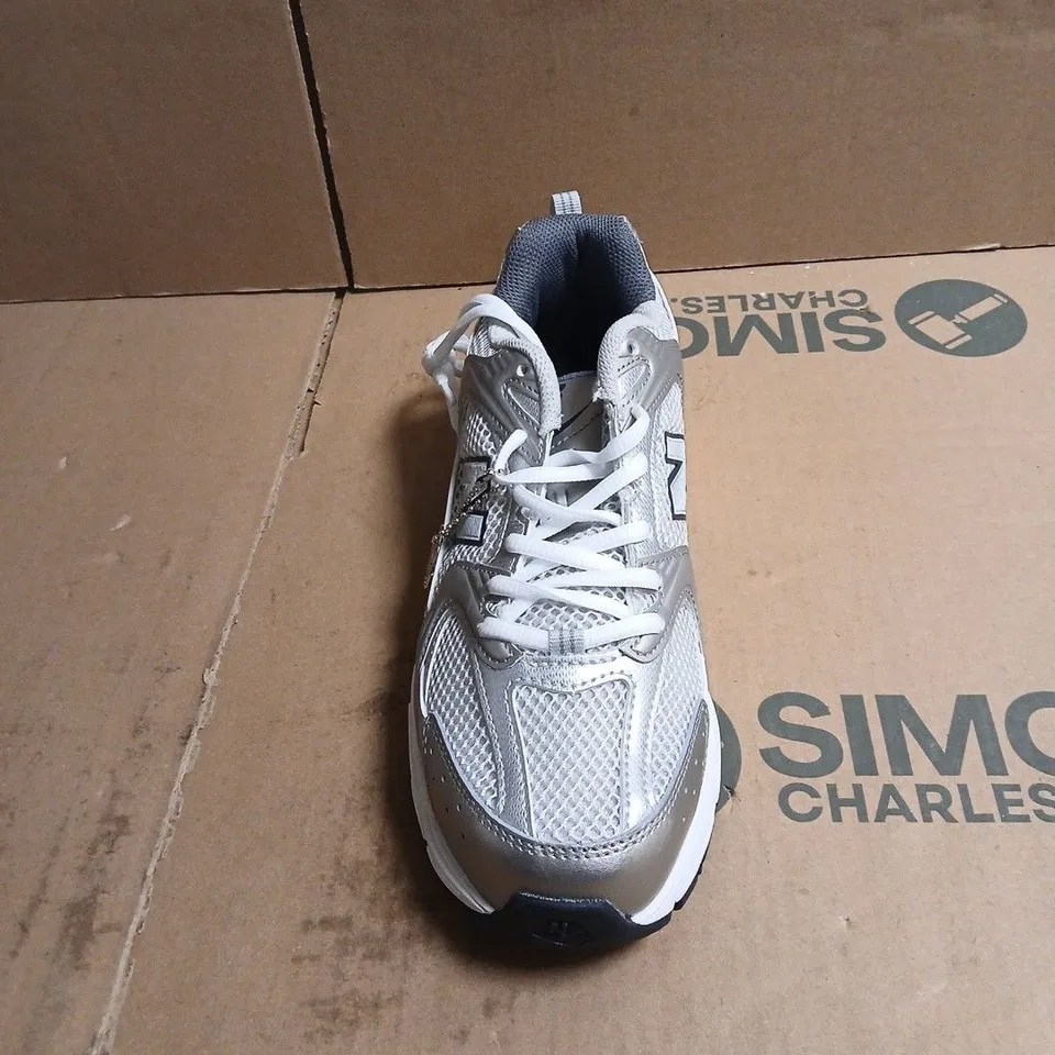 NEW BALANCE MEN'S TRAINERS – GREY/SILVER UK 7 BOXED