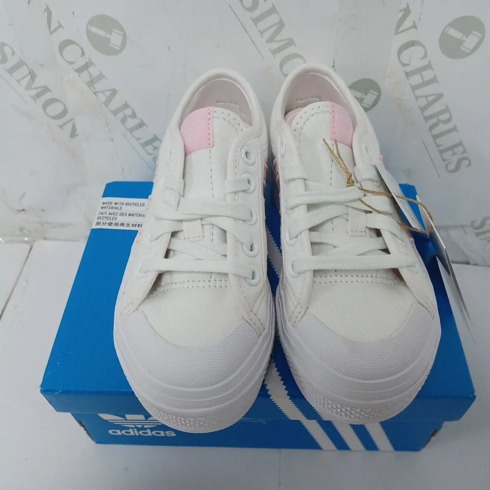 BOXED PAIR OF ADIDAS NIZZA PLATFORM TRAINERS IN WHITE/PINK - KIDS UK 10