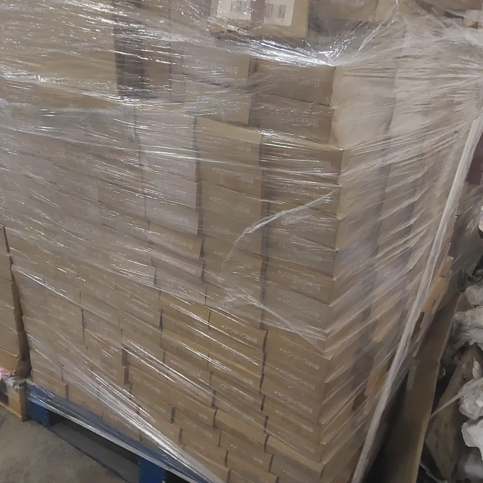 PALLET CONTAINING A VERY LARGE QUANTITY OF ASSORTED BEAUTY RELATED PRODUCTS TO INCLUDE: BIRCHBOX BEAUTY ADVENT CALENDARS, BIRCHBOX BEAUTY SETS ECT
