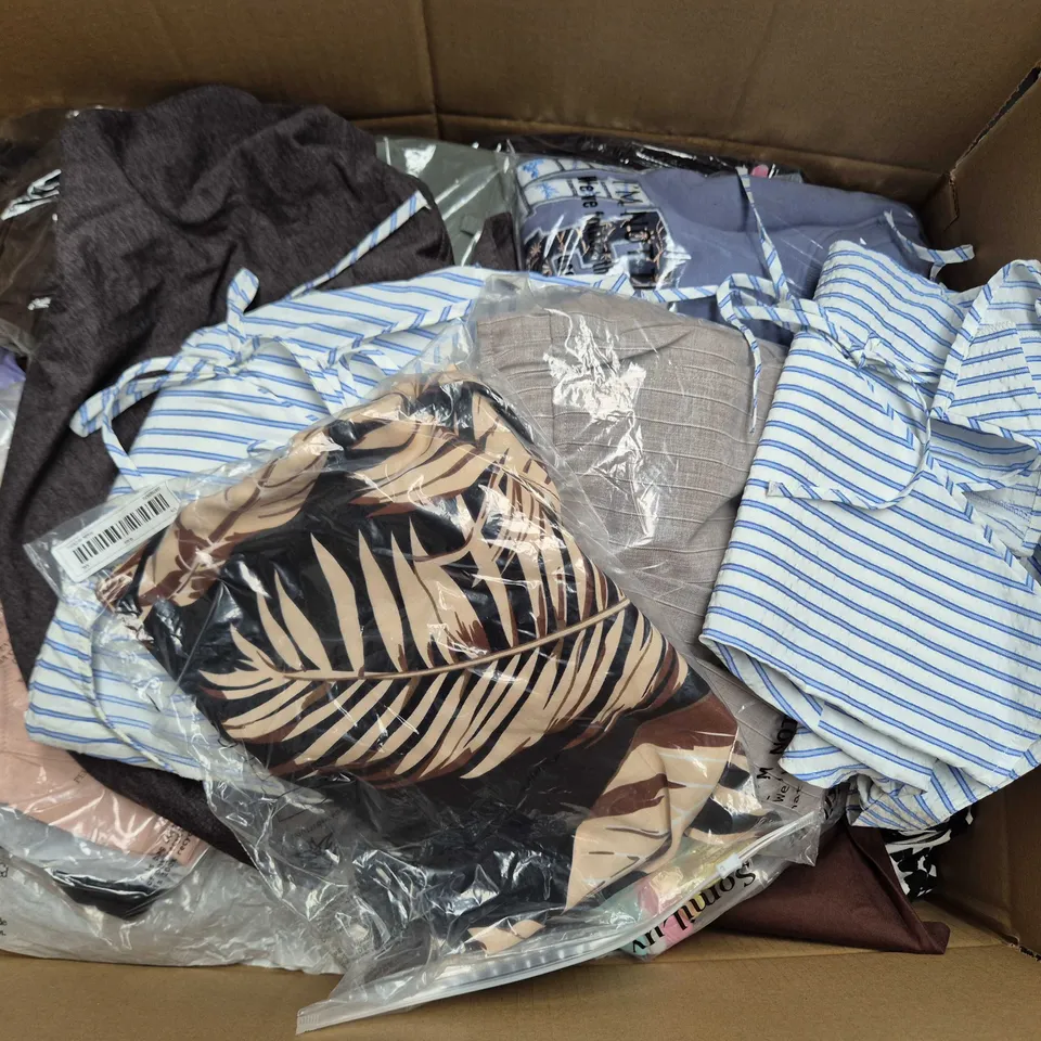 APPROXIMATELY 40 ASSORTED CLOTHING ITEMS IN VARIOUS SIZES, STYLES & COLOURS TO INCLUDE BRANDS SUCH AS STRADIVARIUS, SIMPLY BE, MNG, ETC - COLLECTION ONLY