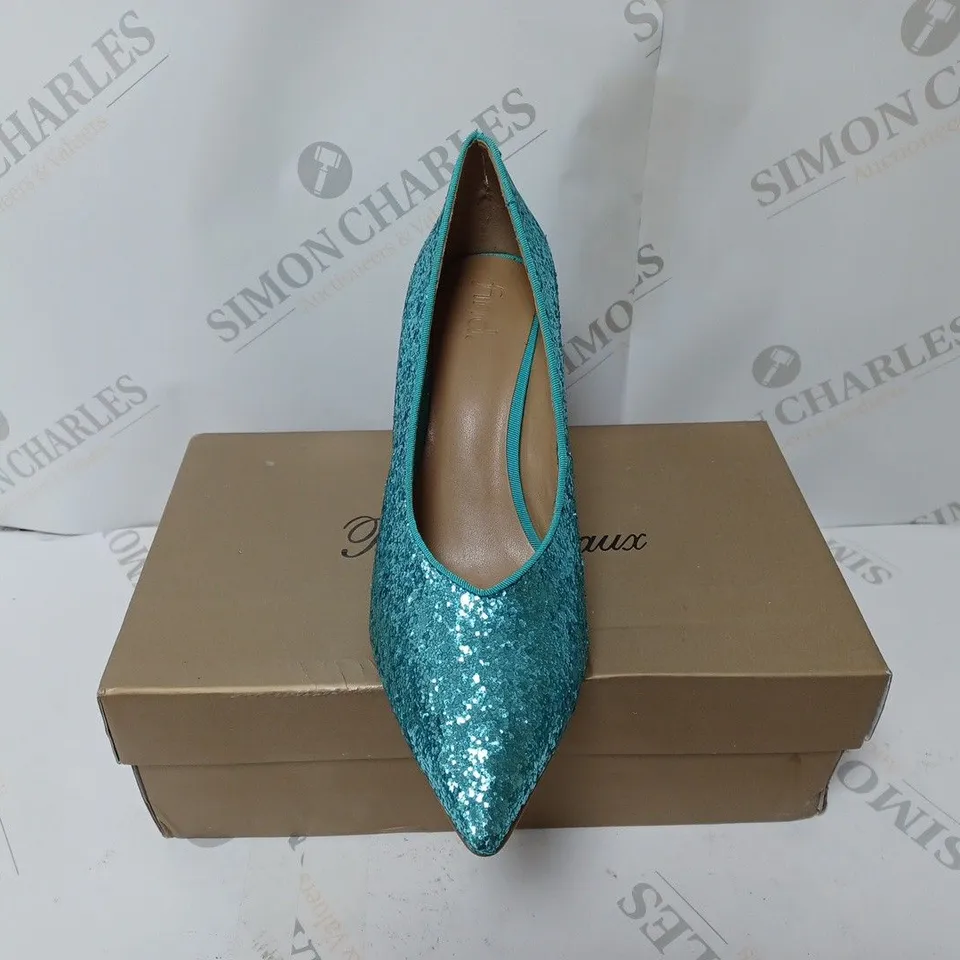 PAIR OF FIND. SLIP-ON HIGH HEELED SHOES IN TURQUOISE SIZE 4