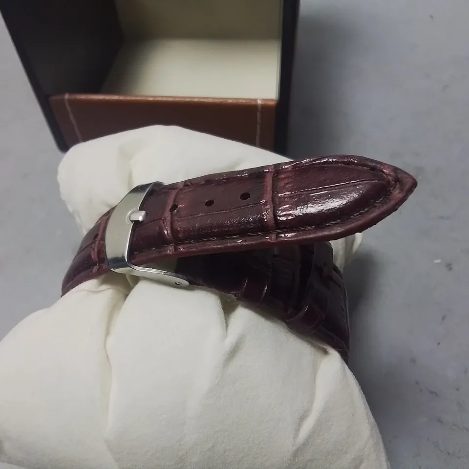 LA BANUS LADIES WATCH WITH LEATHER STRAP IN GIFT BOX