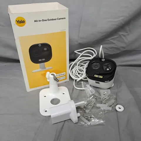 YALE ALL-IN-ONE OUTDOOR CAMERA – BOXED WITH MOUNTING KIT