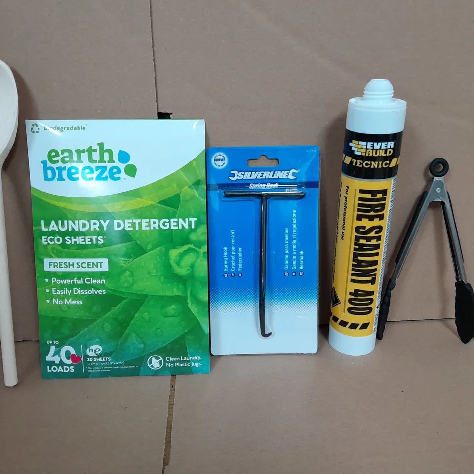 BOX OF APPROXIMATELY 14 ASSORTED ITEMS TO INCLUDE - SILVERLINE SPRING HOOK , LAUNDRY DETERGENT , WOODEN SPOON ETC