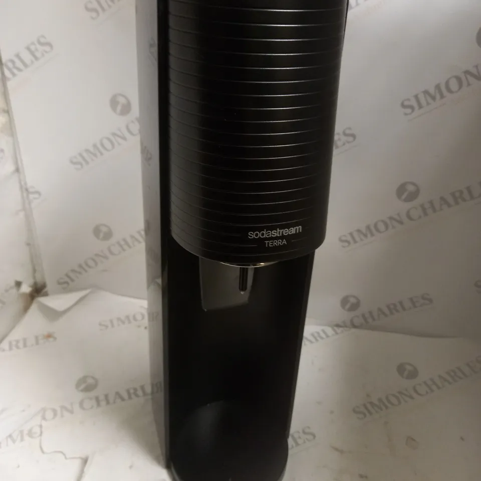 BOXED SODASTREAM SPIRIT ONE TOUCH SPARKLING WATER MAKER