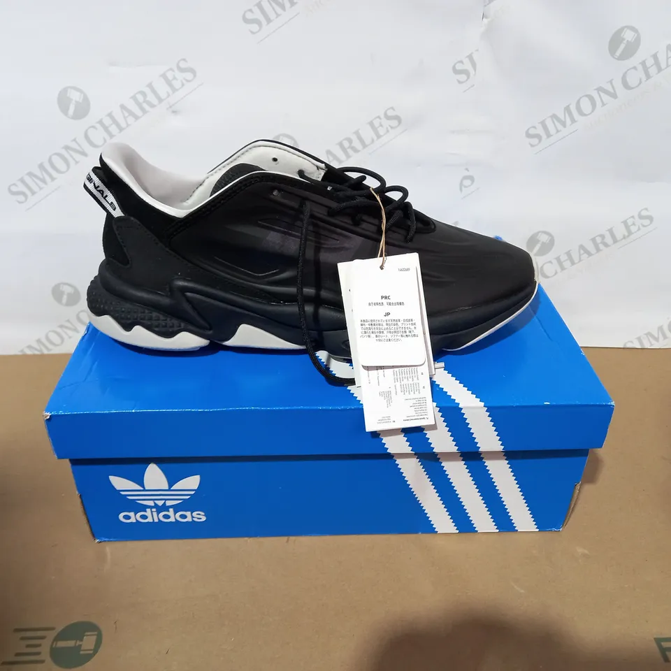 BOXED PAIR OF ADIDAS BLACK TRAINERS SIZE 9
