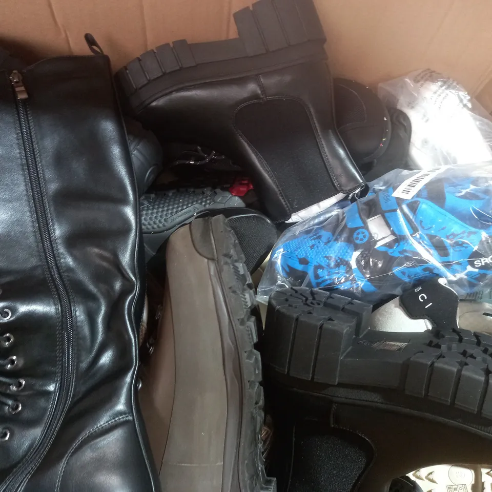 BOX OF APPROXIMATELY 10 ASSORTED PAIRS OF SHOES AND FOOTWEAR ITEMS IN VARIOUS STYLES AND SIZES TO INCLUDE GOOR, VIVO BAREFOOT, ETC