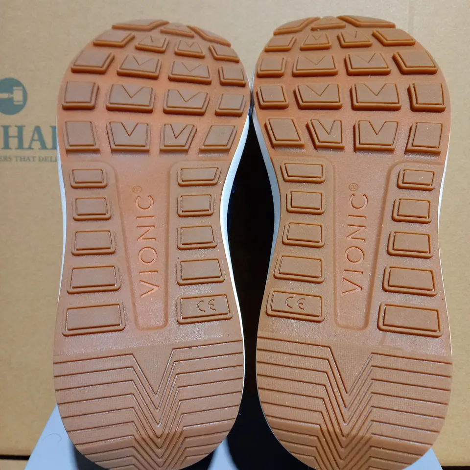 VIONIC TRENT NAVY LEATHER MENS TRAINERS - SIZE 10 