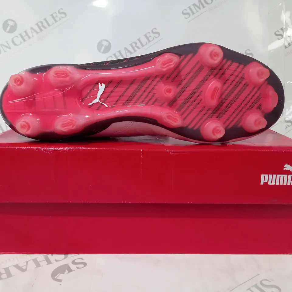 BOXED PAIR OF PUMA ONE 5.1 FOOTBALL BOOTS IN WHITE/BURGUNDY/SILVER UK SIZE 7