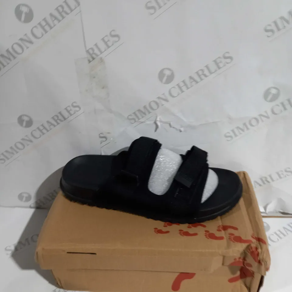 BOXED PAIR OF SIZE 43 SANDALS IN BLACK