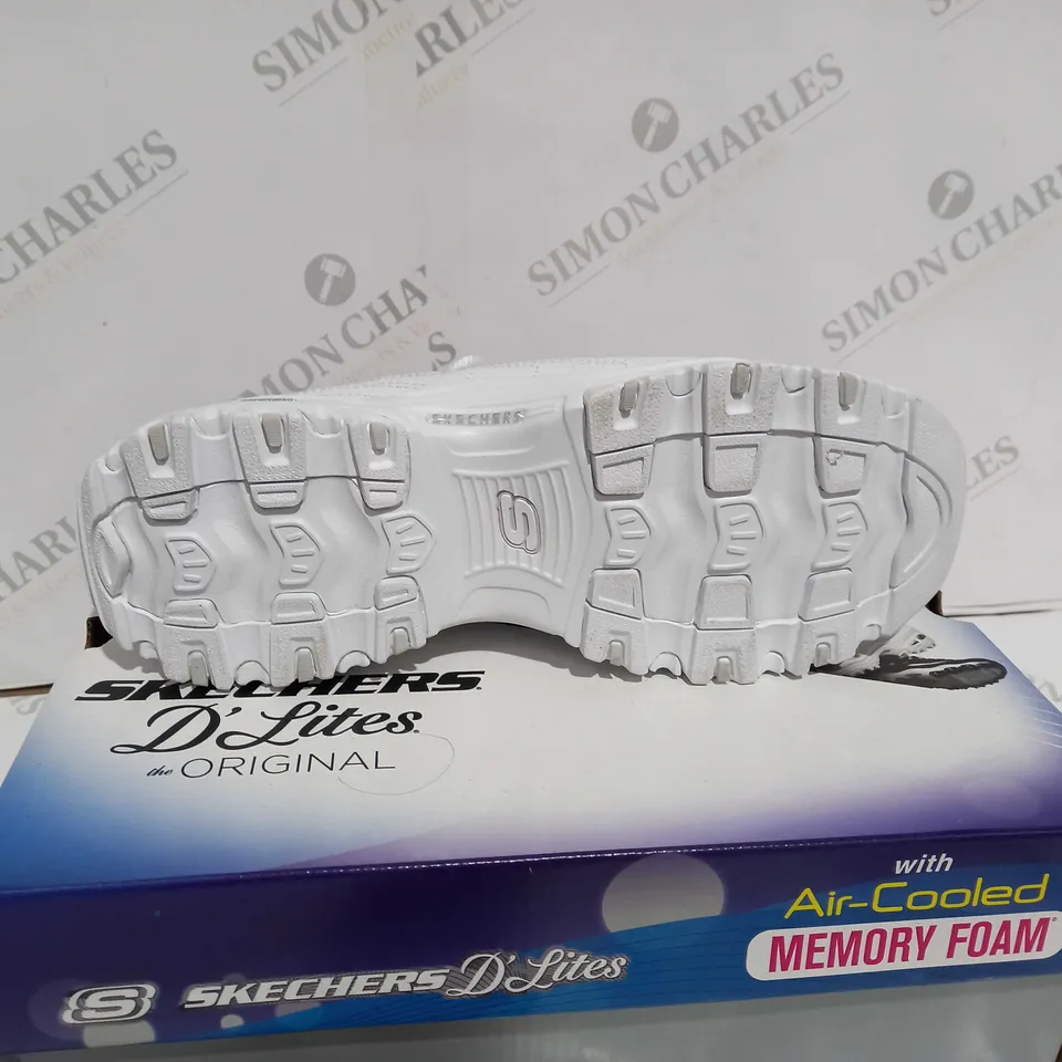 BOXED SKECHERS WOMEN'S D'LITES BRIGHT SKY SNEAKER - SIZE UK 6