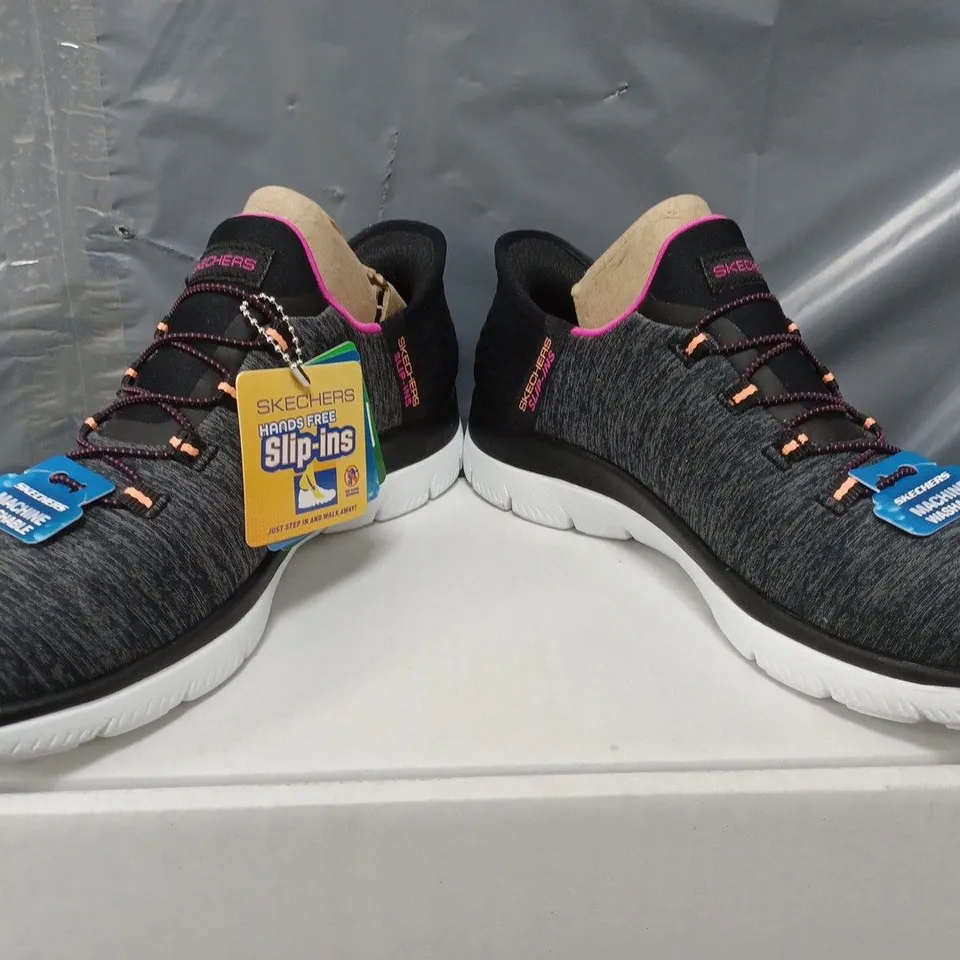SKECHERS SUMMIT SLIP IN TRAINERS IN BLACK - SIZE 4