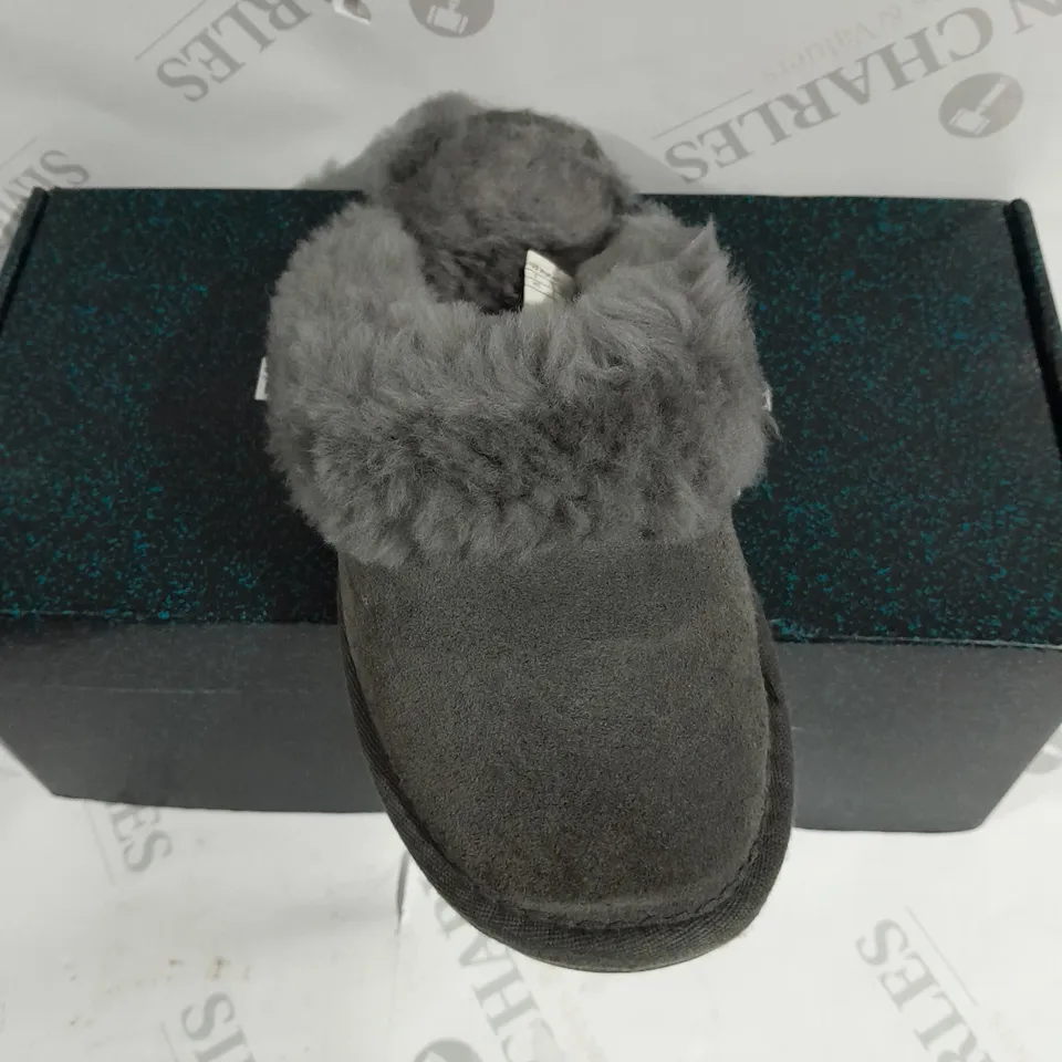 BOXED PAIR OF EMU NEST JOLIE SHEEPSKIN SLIPPERS IN CHARCOAL - SIZE 6