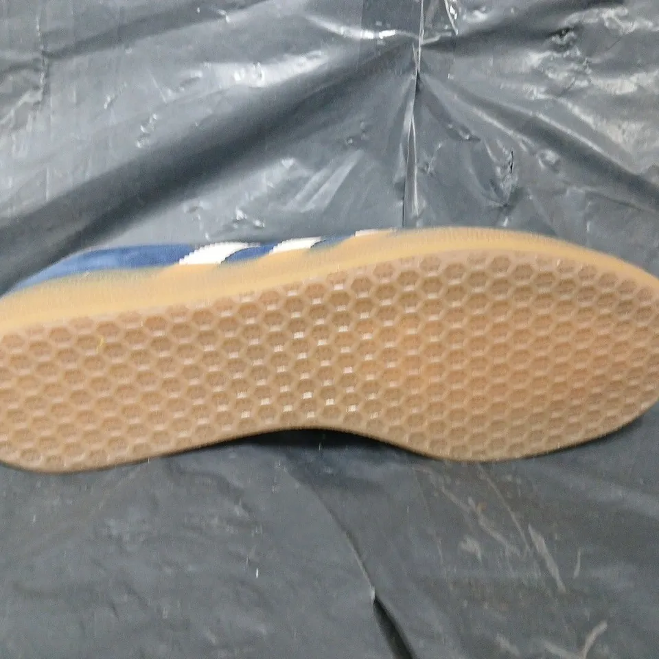 UNBOXED PAIR OF ADIDAS GAZELLE TRAINERS - UK SIZE 9