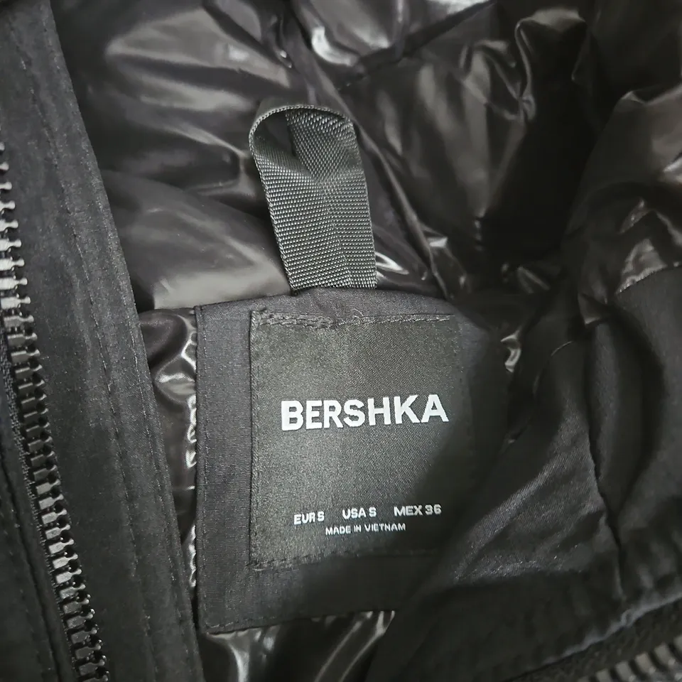 BERSHKA PUFFER JACKET – HOODED, BLACK, UK 8 (EU 36)