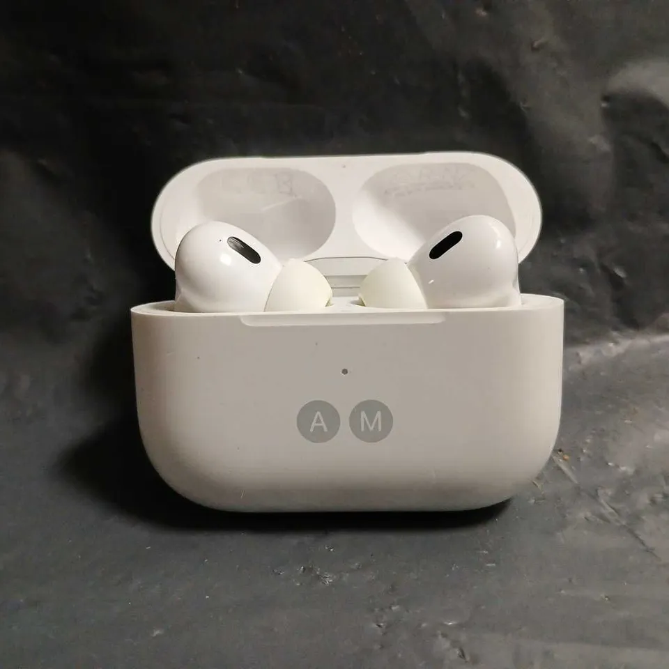 AIRPODS PRO (2ND GENERATION) MAGSAFE CHARGING CASE: A2700