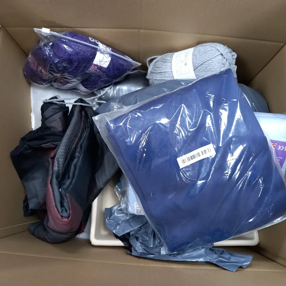 APPROXIMATELY 14 ASSORTED HOUSEHOLD ITEMS TO INCLUDE ACCURATE AIRSEAL SET OF 3 CONTAINERS, BALLS OF WOOL, P&S HEALTHCARE WASHABLE BEDPAD RANGEM ETC