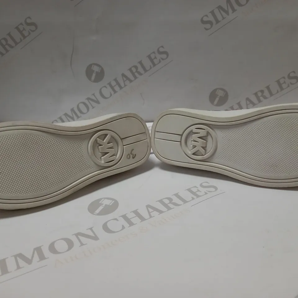 PAIR OF INFAINT MICHAEL KORS SHOES SIZE 6 AND HALF