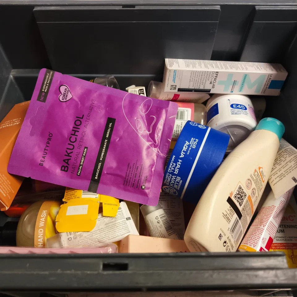 APPROXIMATELY 15 ASSORTED HEALTH & BEAUTY PRODUCTS 