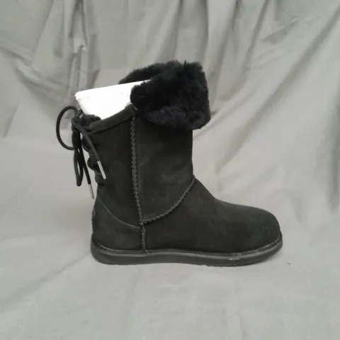 EMU AUSTRALIA LADIES BLACK SUEDE WATERPROOF BOOTS WITH FUR TRIM SIZE 7