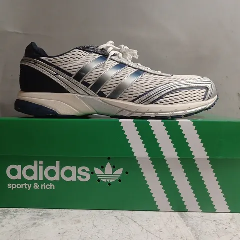 BOXED PAIR OF ADIDAS ADIZERO ADIOS SHOES IN WHITE/SILVER/NAVY SIZE UK 7.5