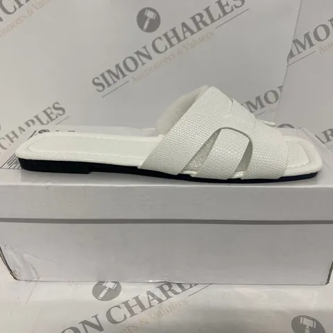 BOXED PAIR OF WHITE SANDALS SIZE 38