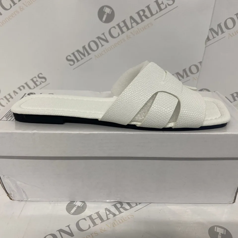 BOXED PAIR OF WHITE SANDALS SIZE 38