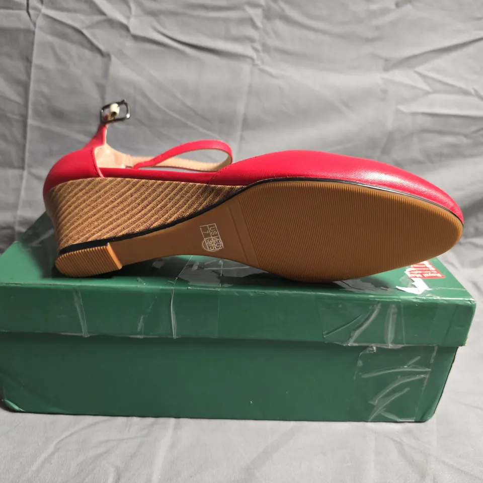 WOMEN'S RED LEATHER WEDGE SANDALS WITH ANKLE STRAP – BOXED - EU 37.5