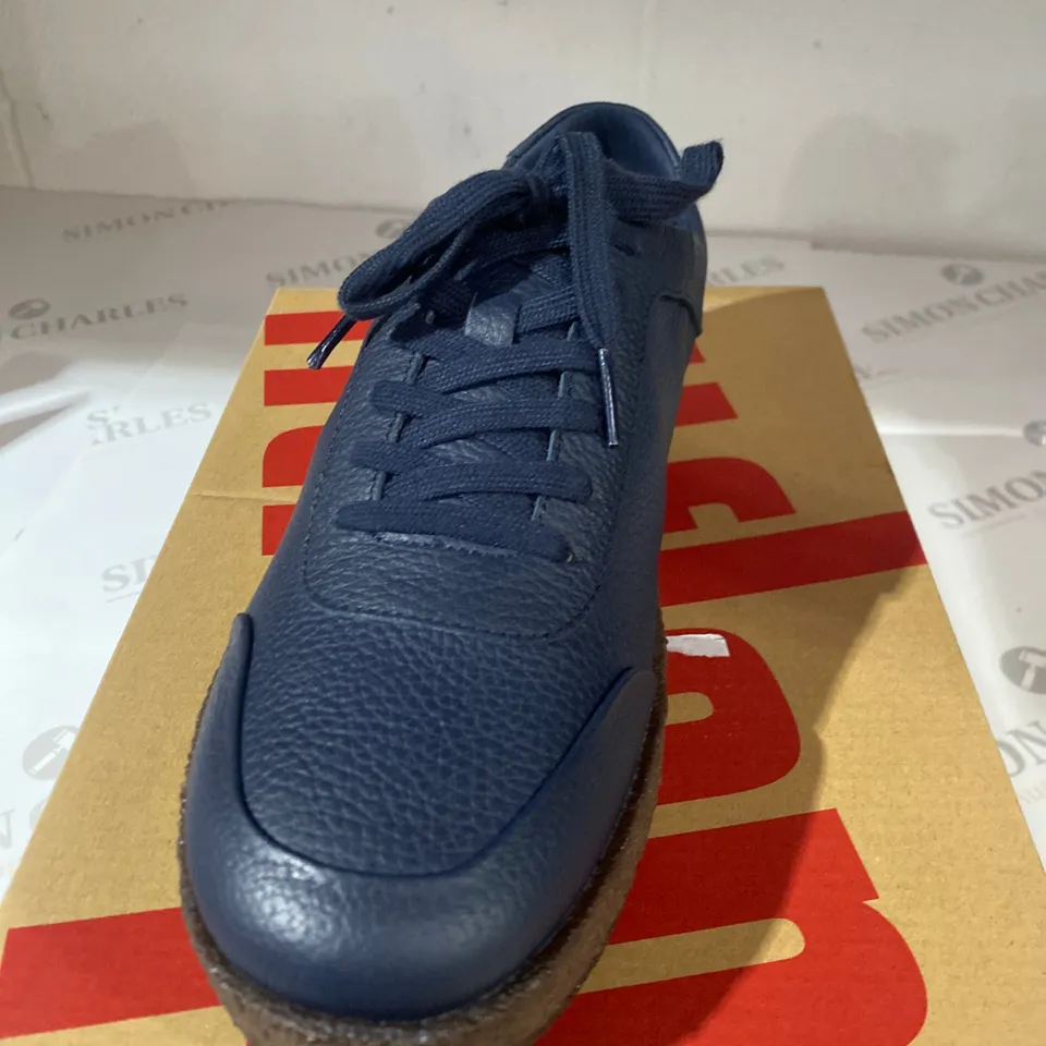 BOXED PAIR OF FITFLOP NAVY SHOES SIZE 6.5