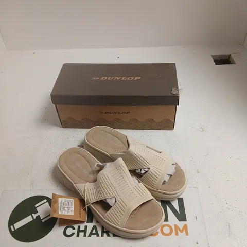 DUNLOP WREN DLP171 CREAM SANDALS – UK4 – BOXED