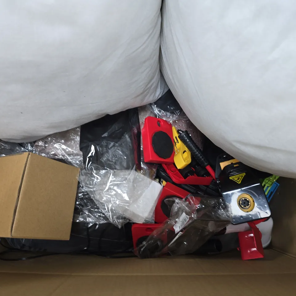 APPROXIMATELY 20 ASSORTED HOUSEHOLD ITEMS TO INCLUDE PILLOWS, ROUTERS, RAT TRAP, ETC