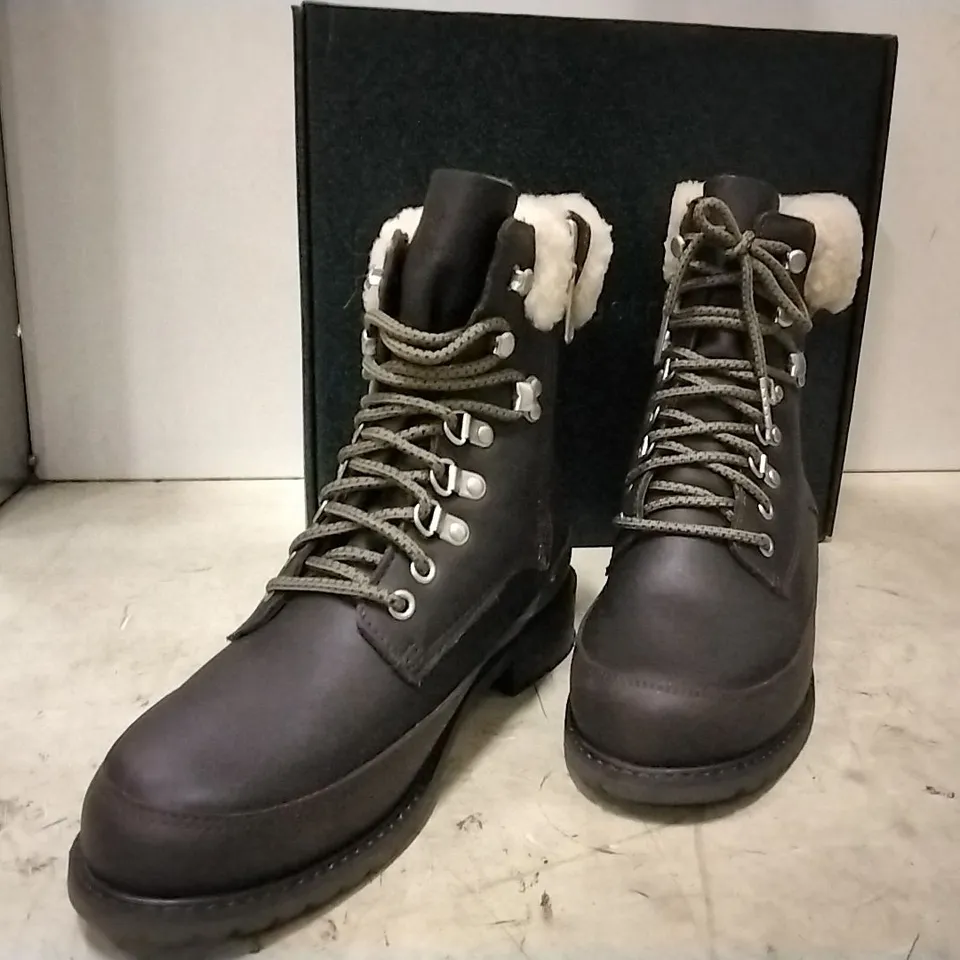 BOXED EMU AUSTRALIA UNISEX BOOTS , ES , SIZE UK 6 , 4 PAIRS 