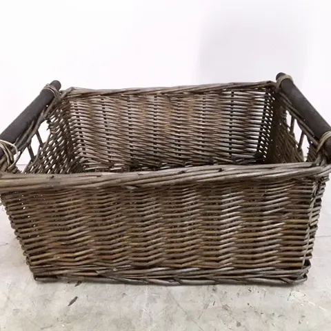 WICKER BASKET