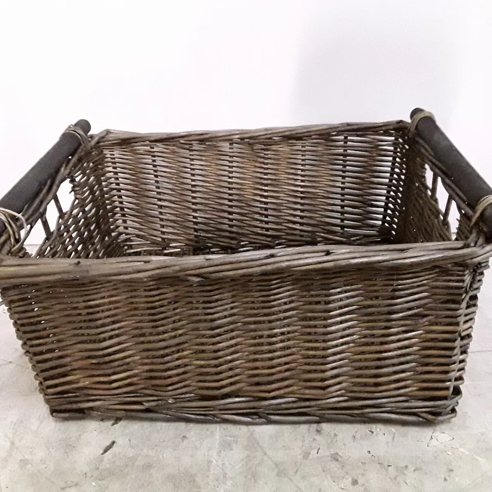 WICKER BASKET