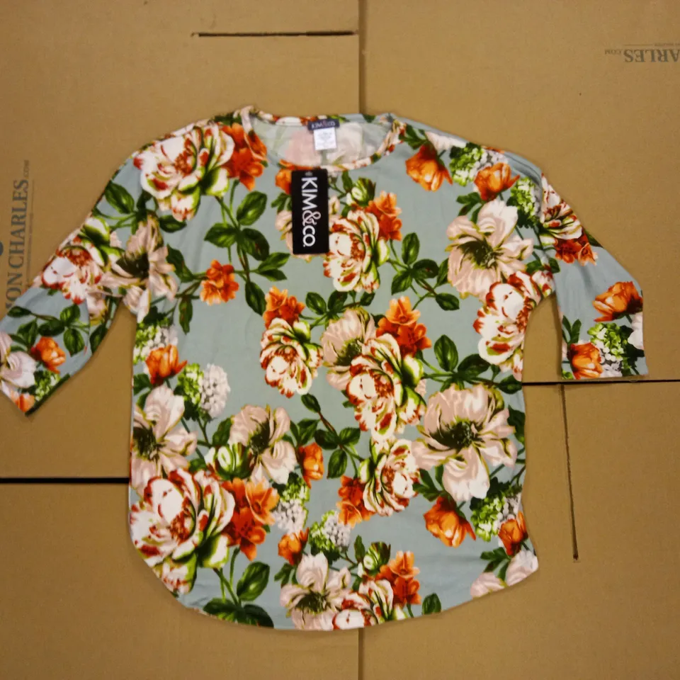 LOT OF APPROXIMATELY 57 BRAND NEW KIM & CO SAGE FLORAL SOFT TOUCH TUNICS SIZE S