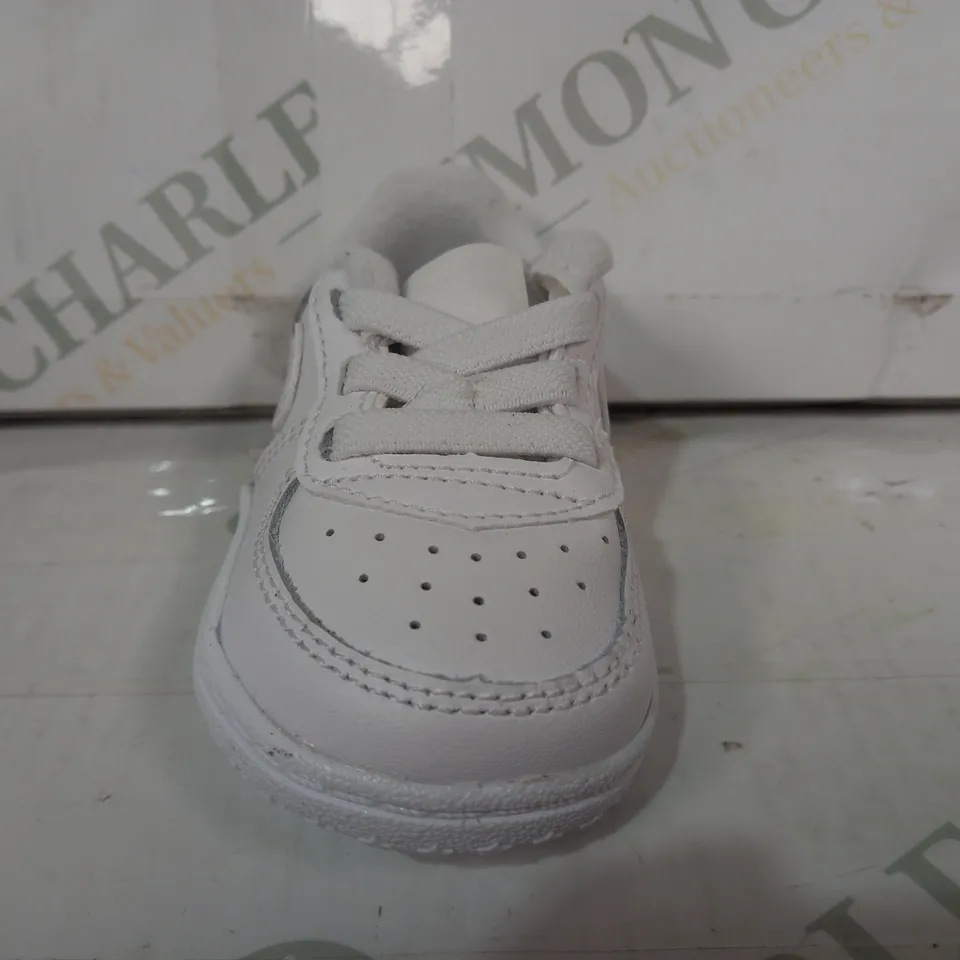 BOXED PAIR OF NIKE FORCE 1 CRIB INFANT SHOES IN WHITE UK SIZE 1.5