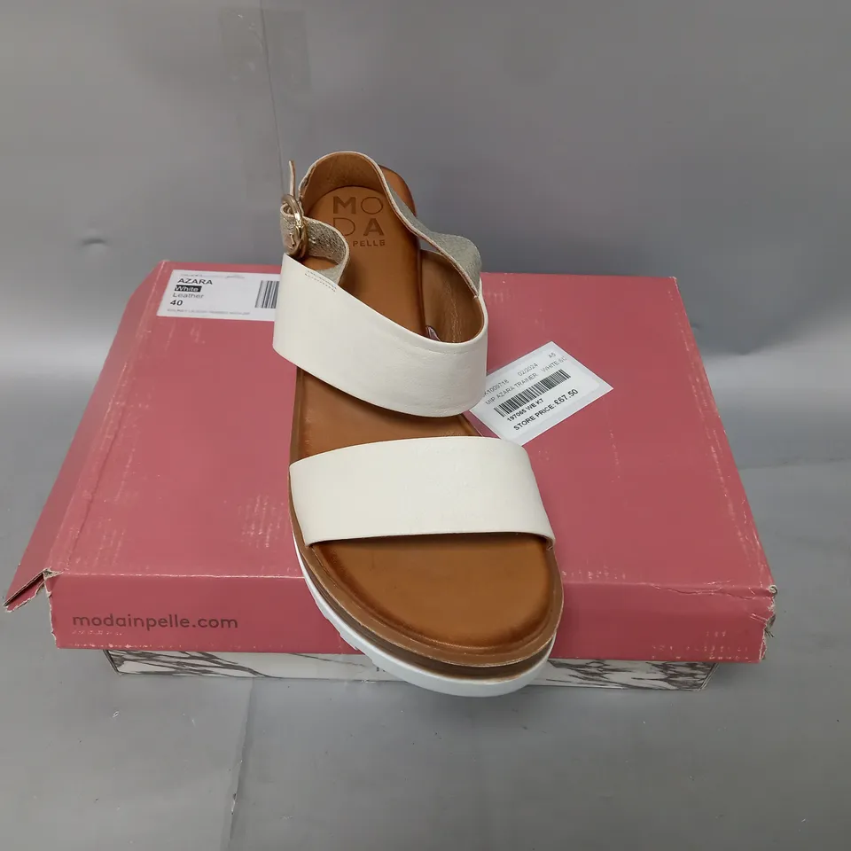 BOXED PAIR OF MODA IN PELLE SANDALS IN WHITE - UK SIZE 7