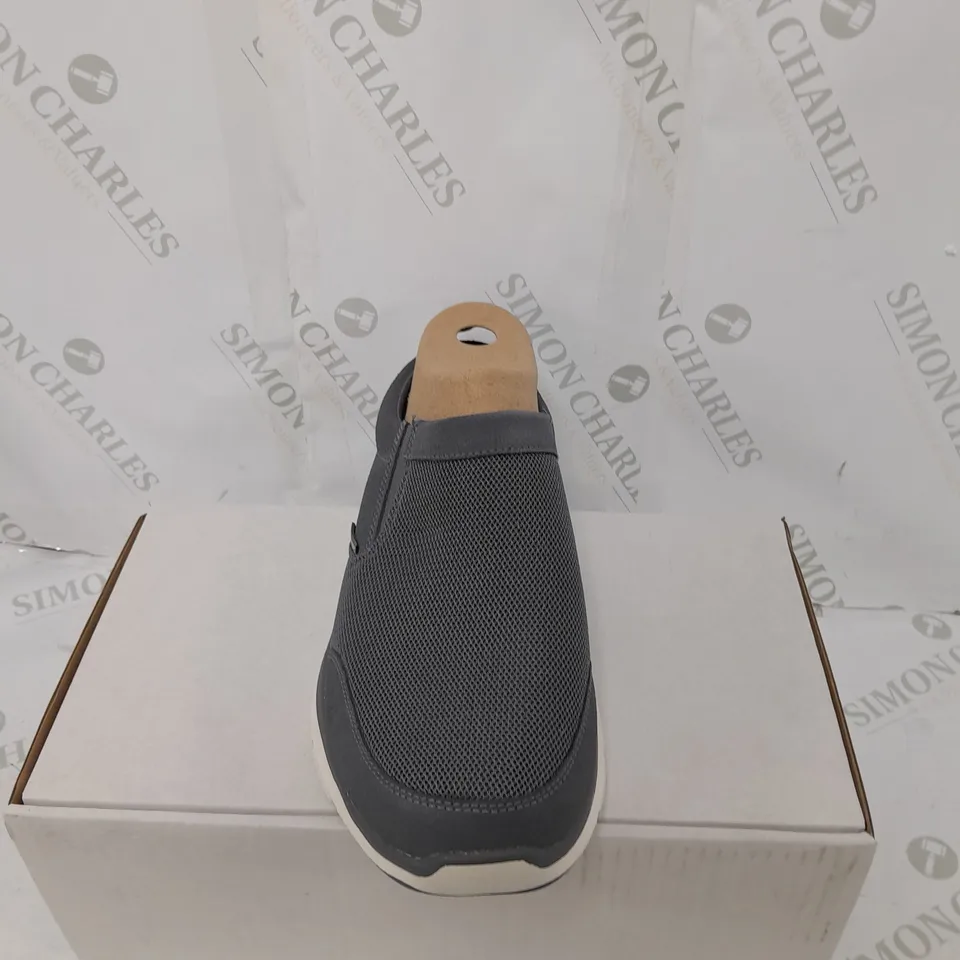 BOXED PAIR OF SKETCHERS FLEX-LITE SLIP ON GREY SIZE 9