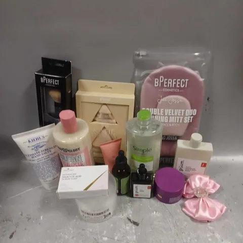 APPROXIMATELY 20 ASSORTED COSMETIC ITEMS TO INCLUDE - BPERFECT DOUBLE VELVET DUO TANNING MITTS - SOAP & GLORY BODY WASH - KIEHL'S HAND SALVE CREAM - ETC